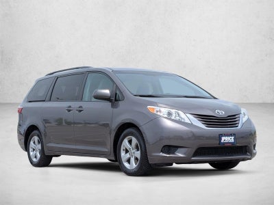 2017 Toyota Sienna LE FWD 8-Passenger (Natl)