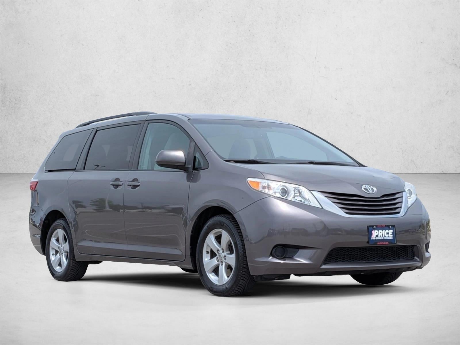2017 Toyota Sienna LE FWD 8-Passenger (Natl)