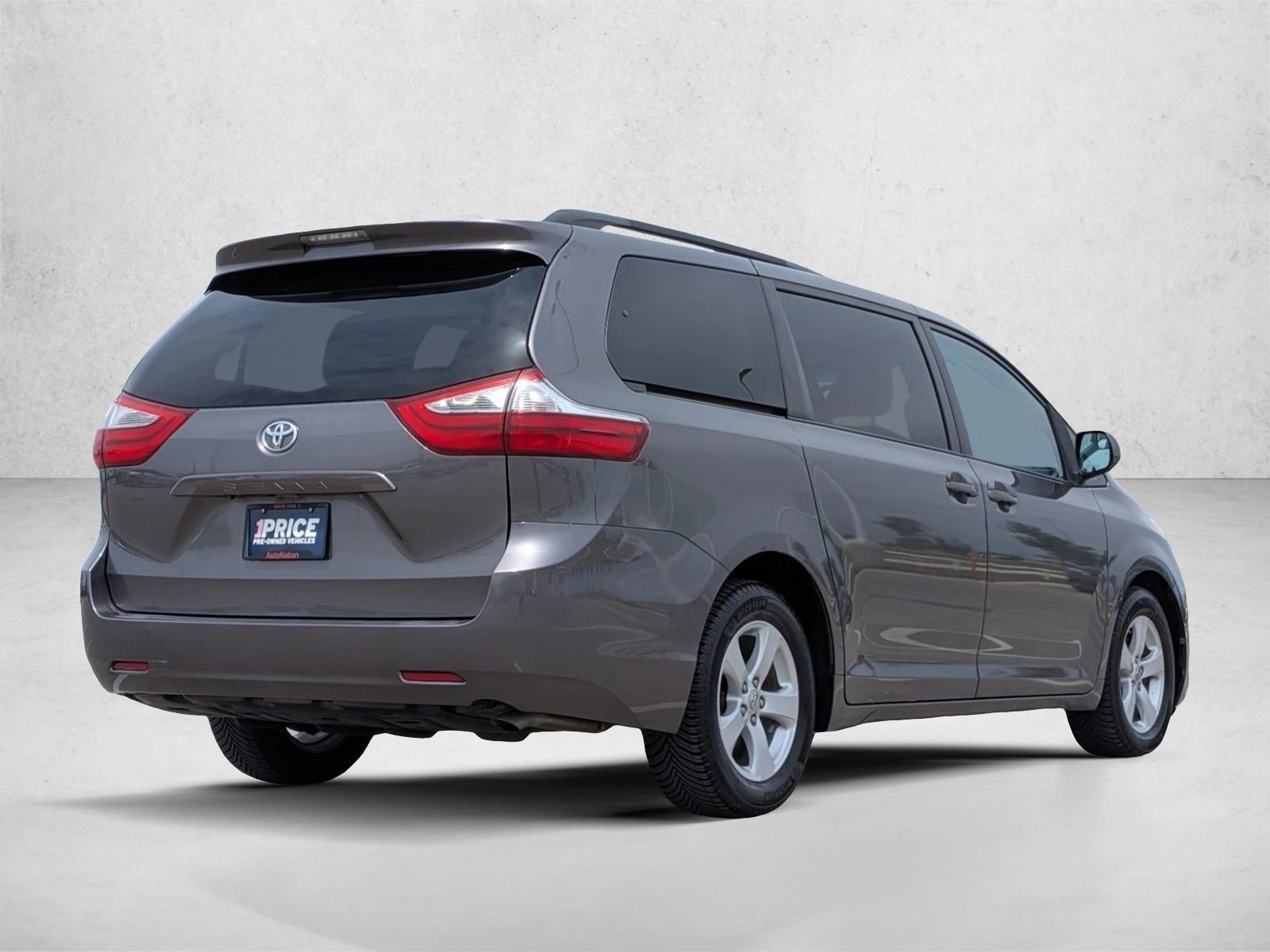 2017 Toyota Sienna LE FWD 8-Passenger (Natl)
