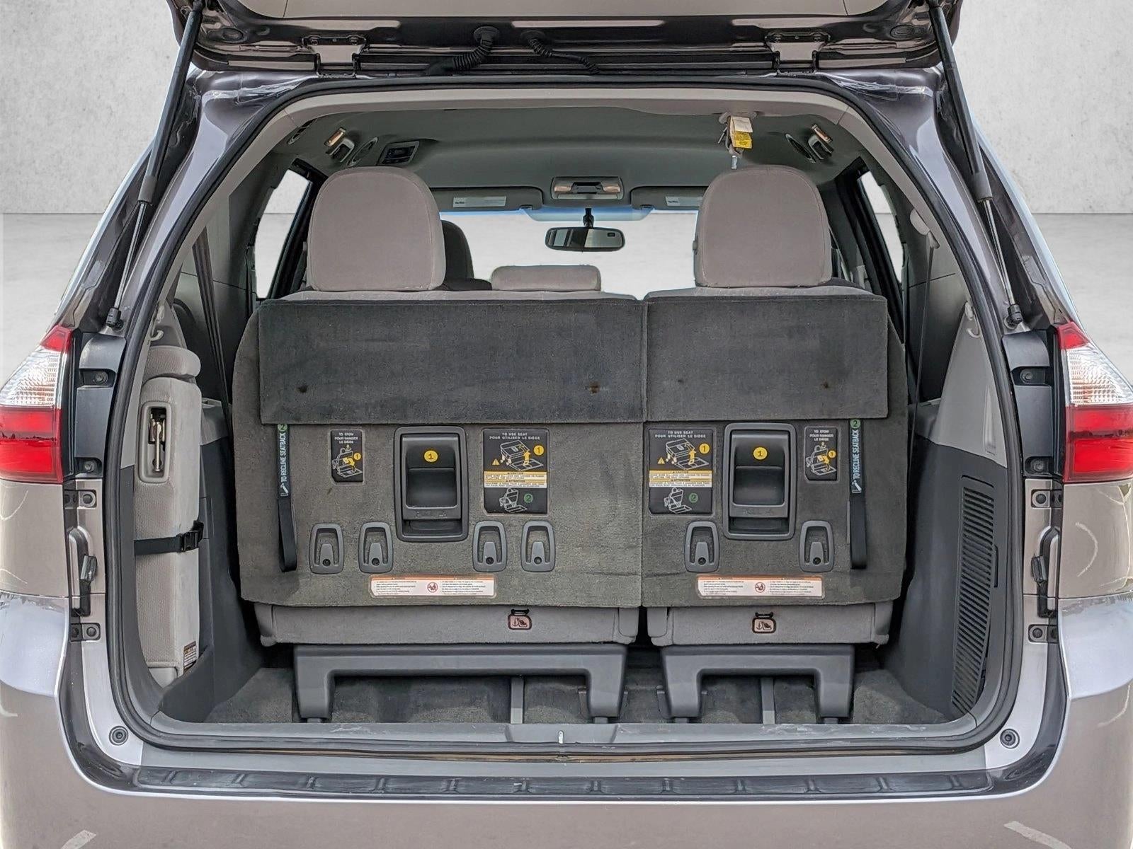 2017 Toyota Sienna LE FWD 8-Passenger (Natl)