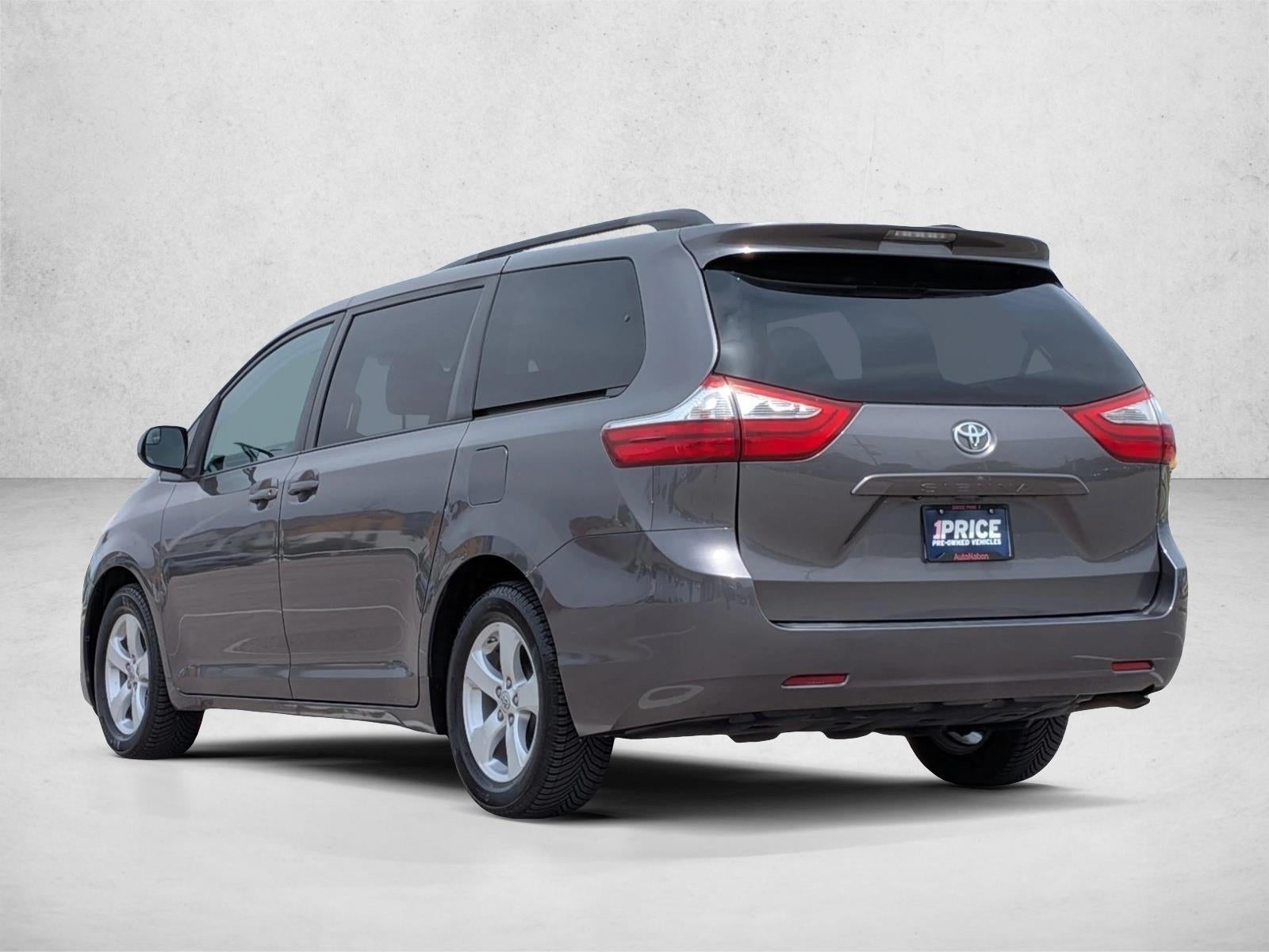 2017 Toyota Sienna LE FWD 8-Passenger (Natl)