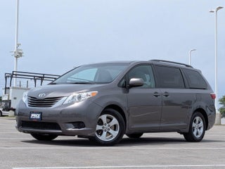 2017 Toyota Sienna LE FWD 8-Passenger (Natl)