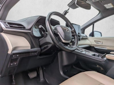 2021 Toyota Sienna XLE FWD 8-Passenger (Natl)