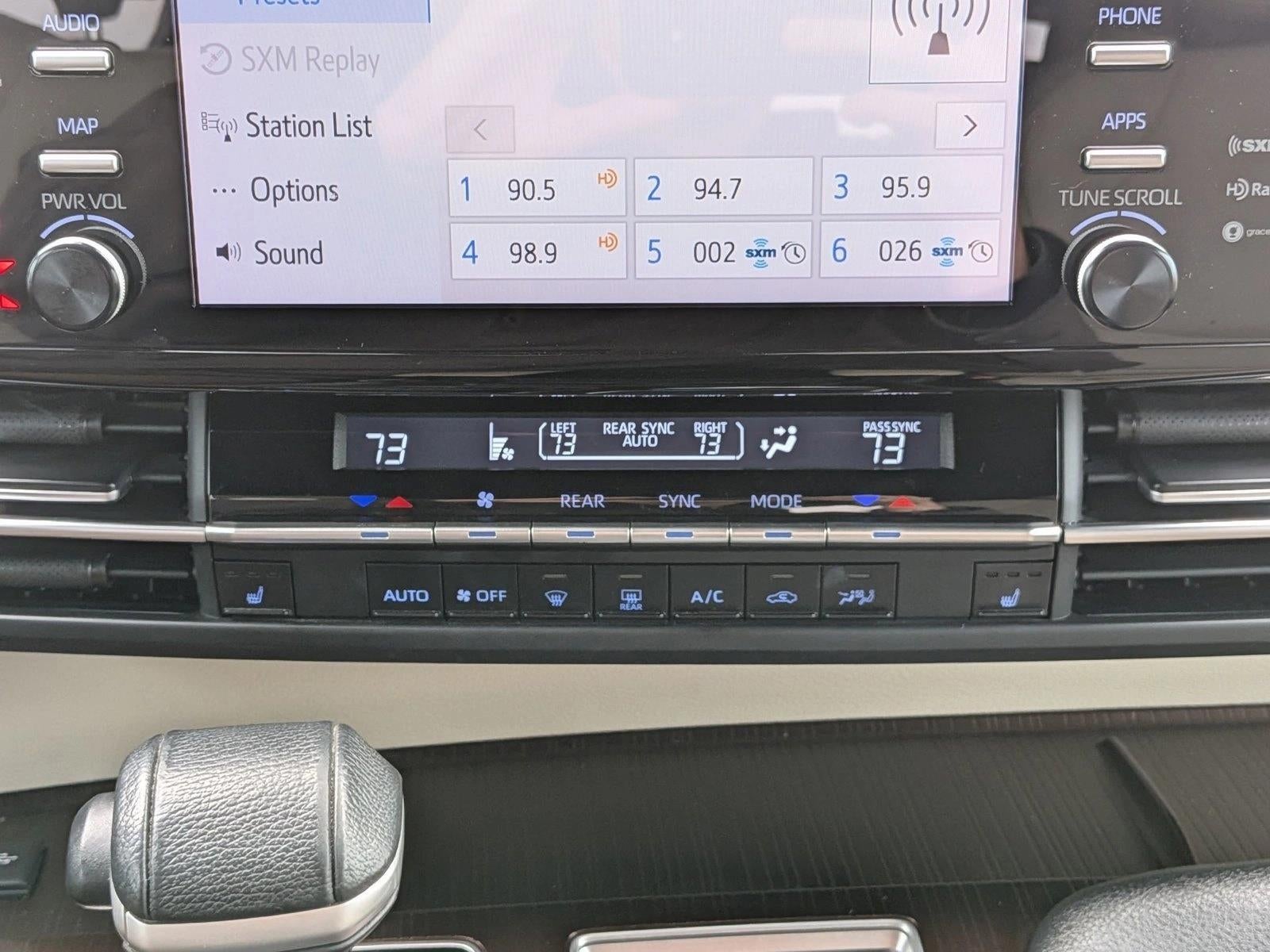 2021 Toyota Sienna XLE FWD 8-Passenger (Natl)