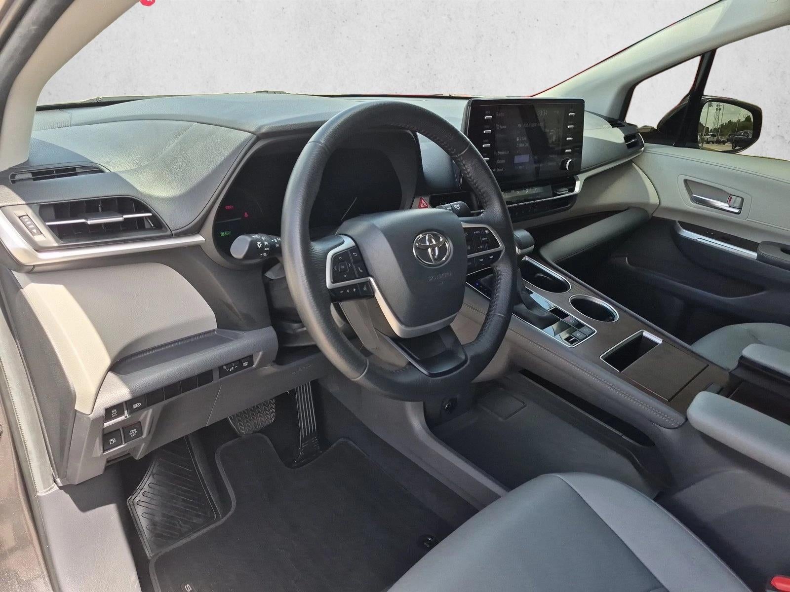 2024 Toyota Sienna XLE FWD 8-Passenger (Natl)
