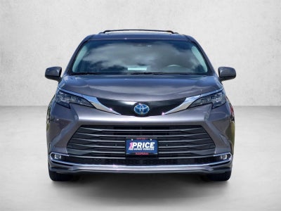 2024 Toyota Sienna XLE FWD 8-Passenger (Natl)