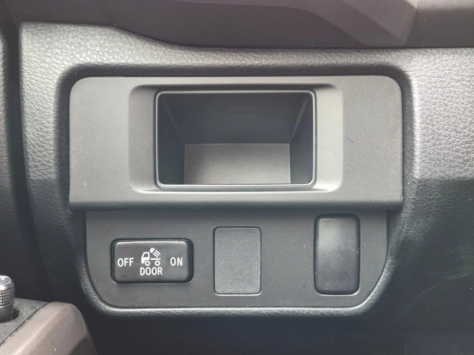 2017 Toyota Tacoma SR5 Double Cab 5' Bed V6 4x2 AT (GS)