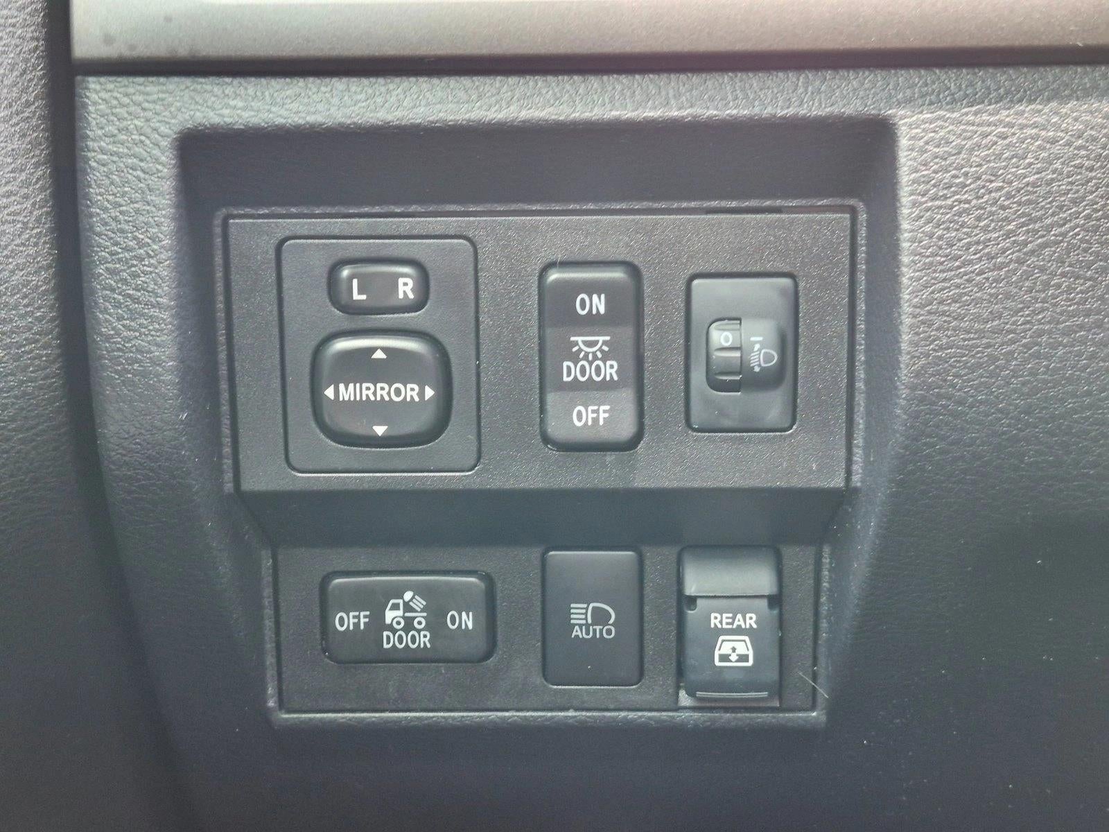 2021 Toyota Tundra 2WD 2WD SR5 CrewMax 5.5' Bed 5.7L (SE)