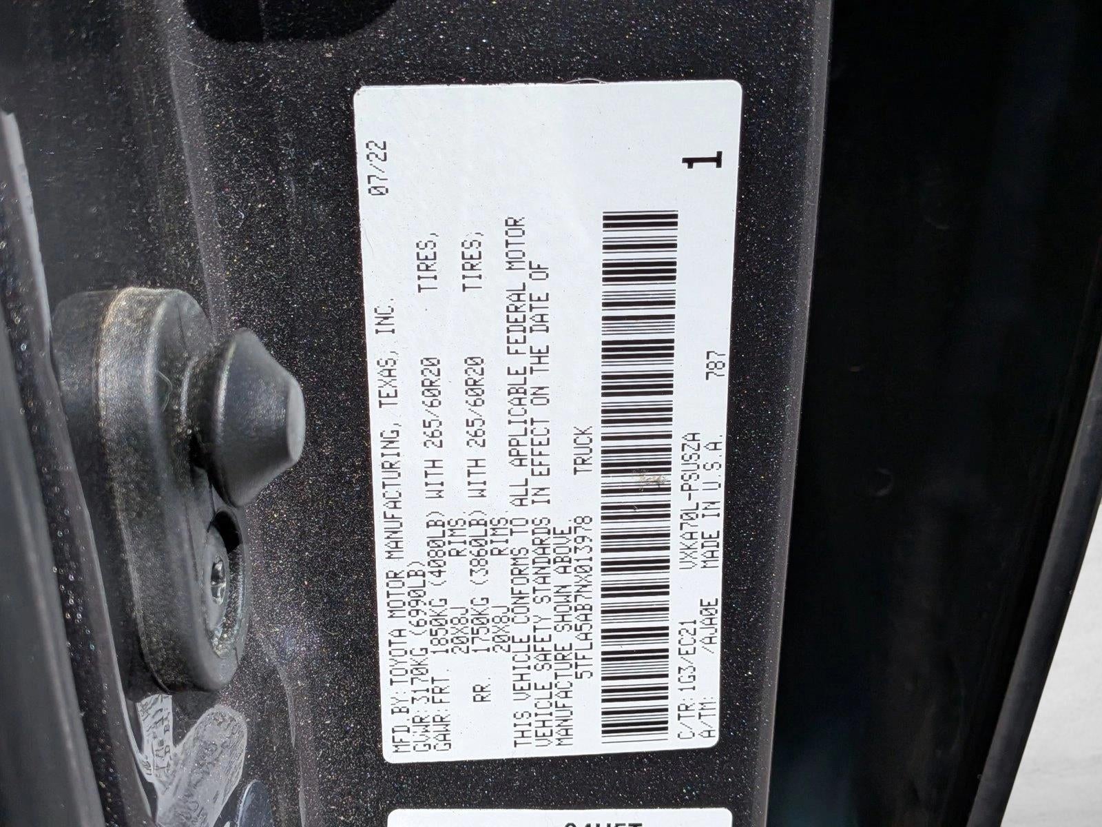 2022 Toyota Tundra 2WD 2WD SR5 CrewMax 5.5' Bed (SE)