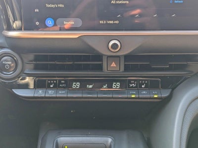 2023 Toyota Crown XLE AWD (Natl)