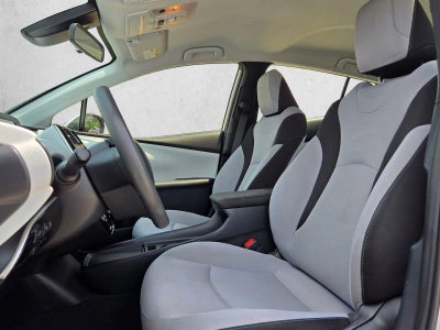 2022 Toyota Prius LE (Natl)