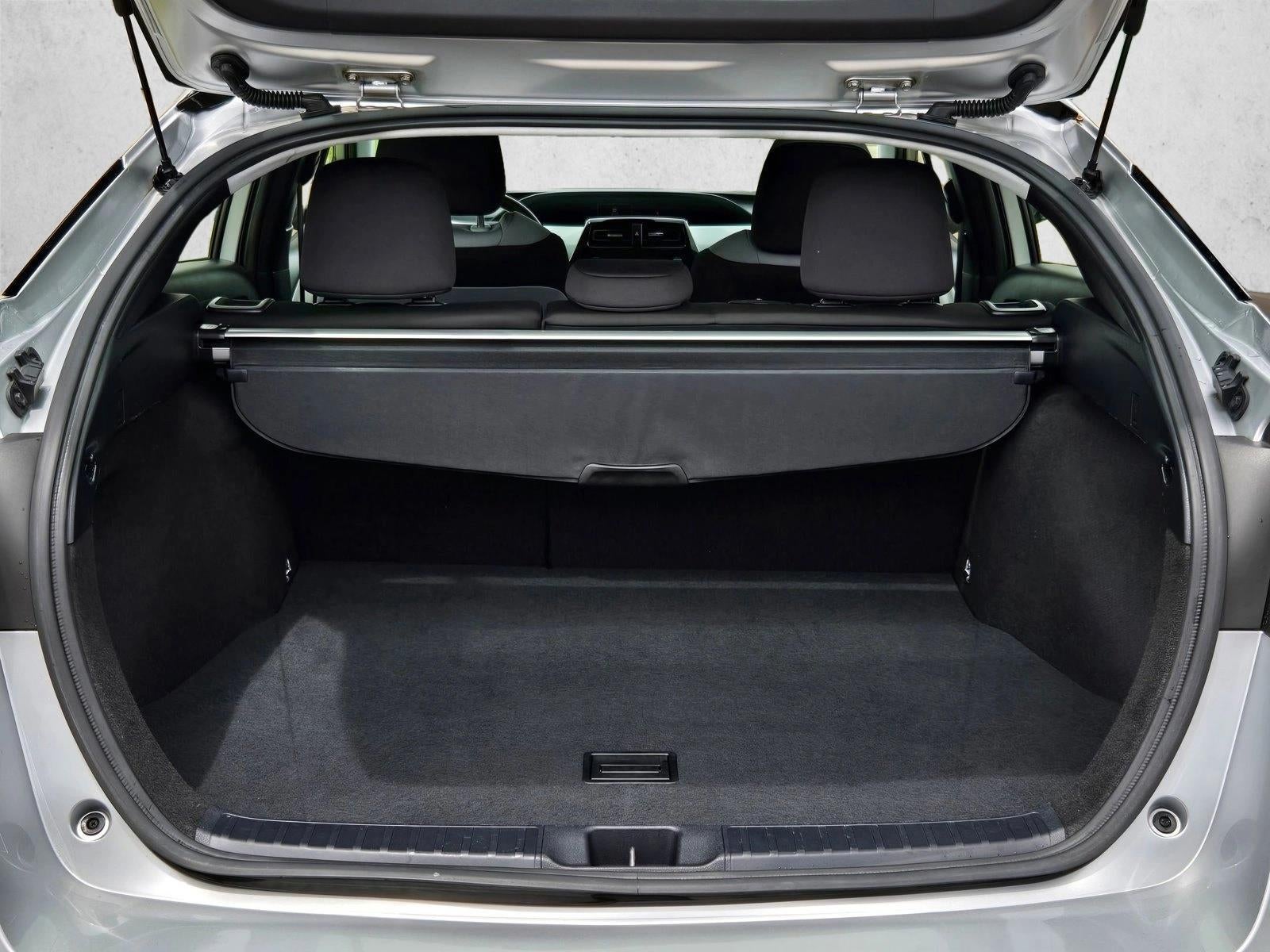 2022 Toyota Prius LE (Natl)