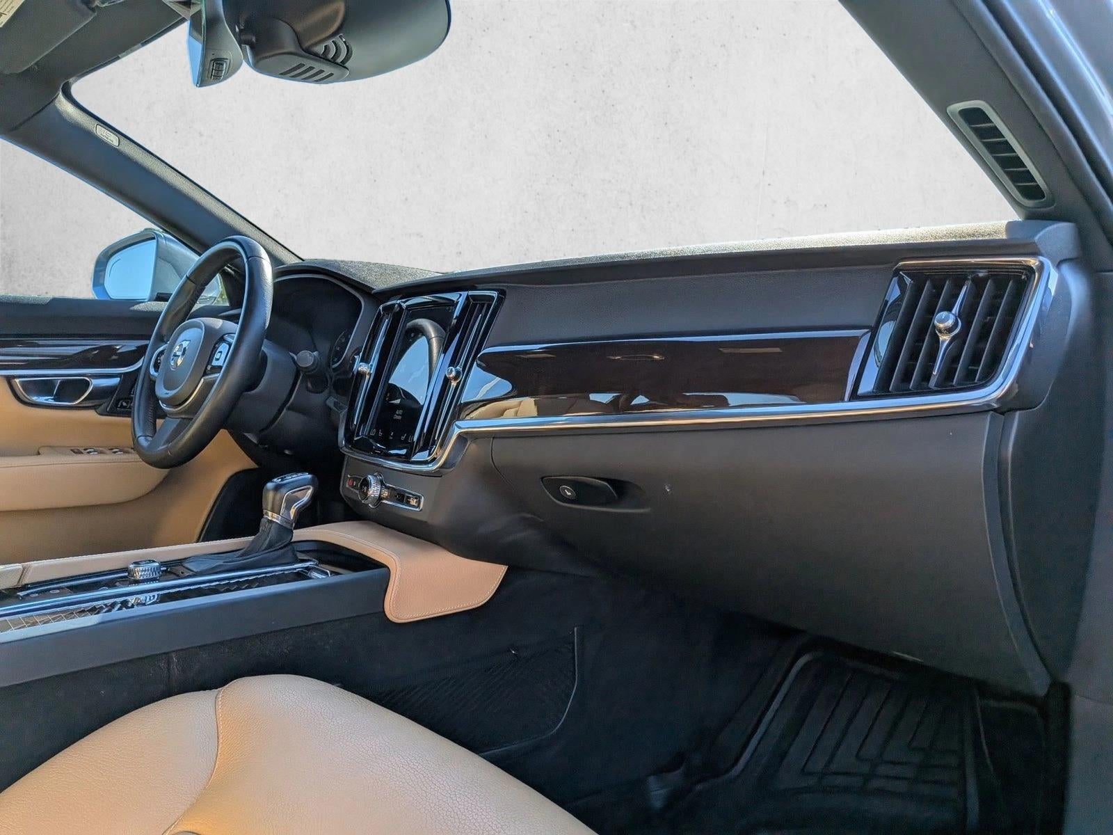 2020 Volvo S90 T6 AWD Momentum