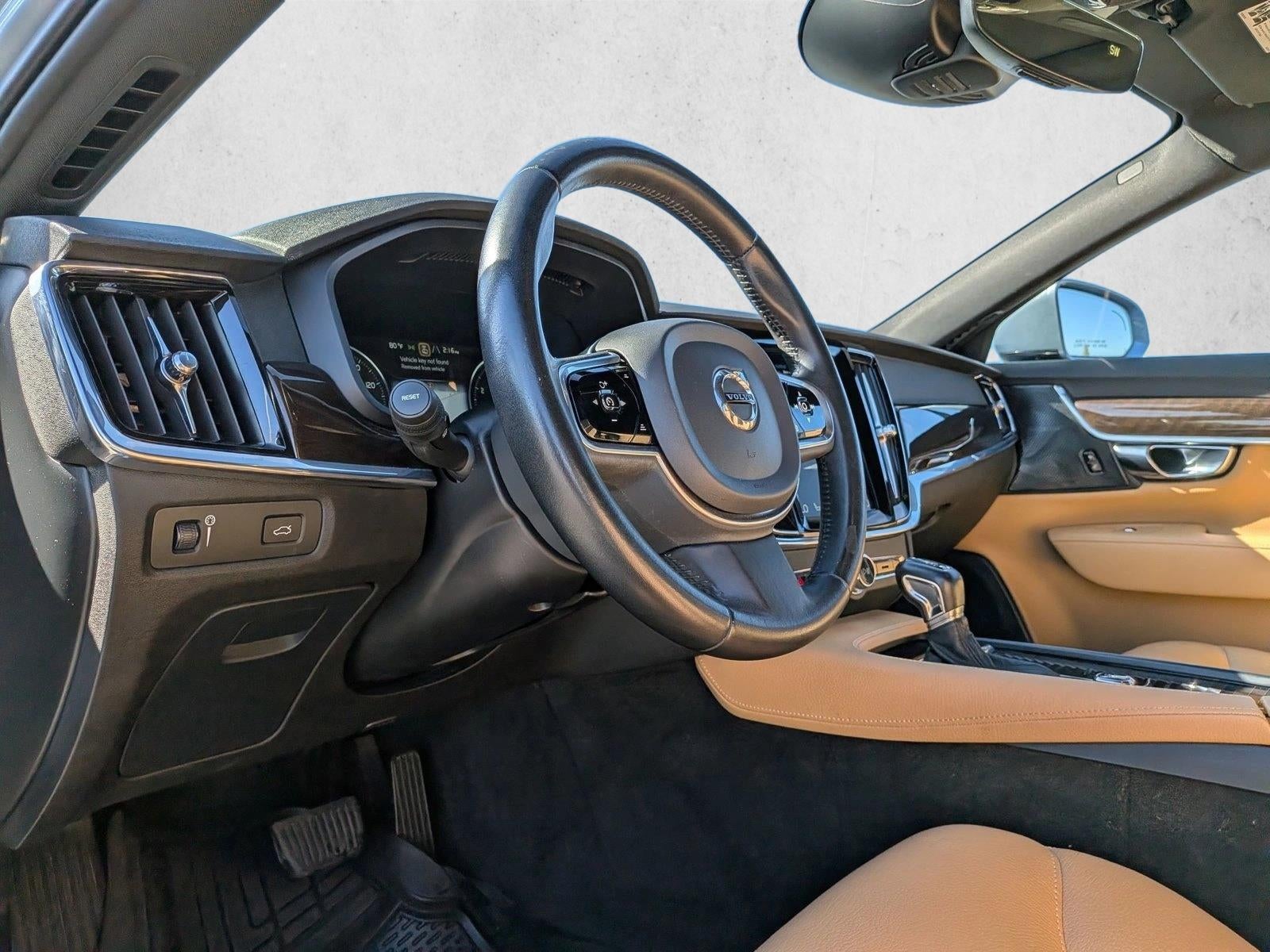 2020 Volvo S90 T6 AWD Momentum