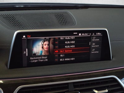 2022 BMW 740i Sedan