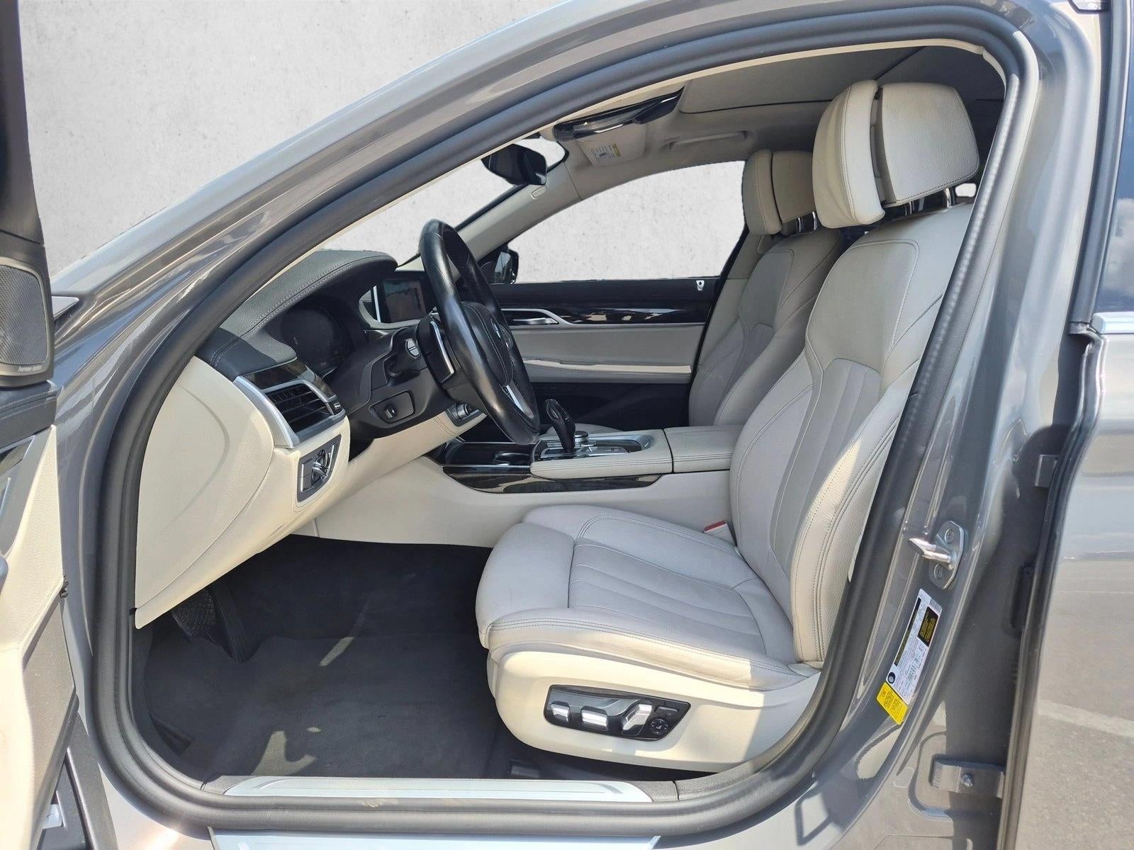 2022 BMW 740i Sedan