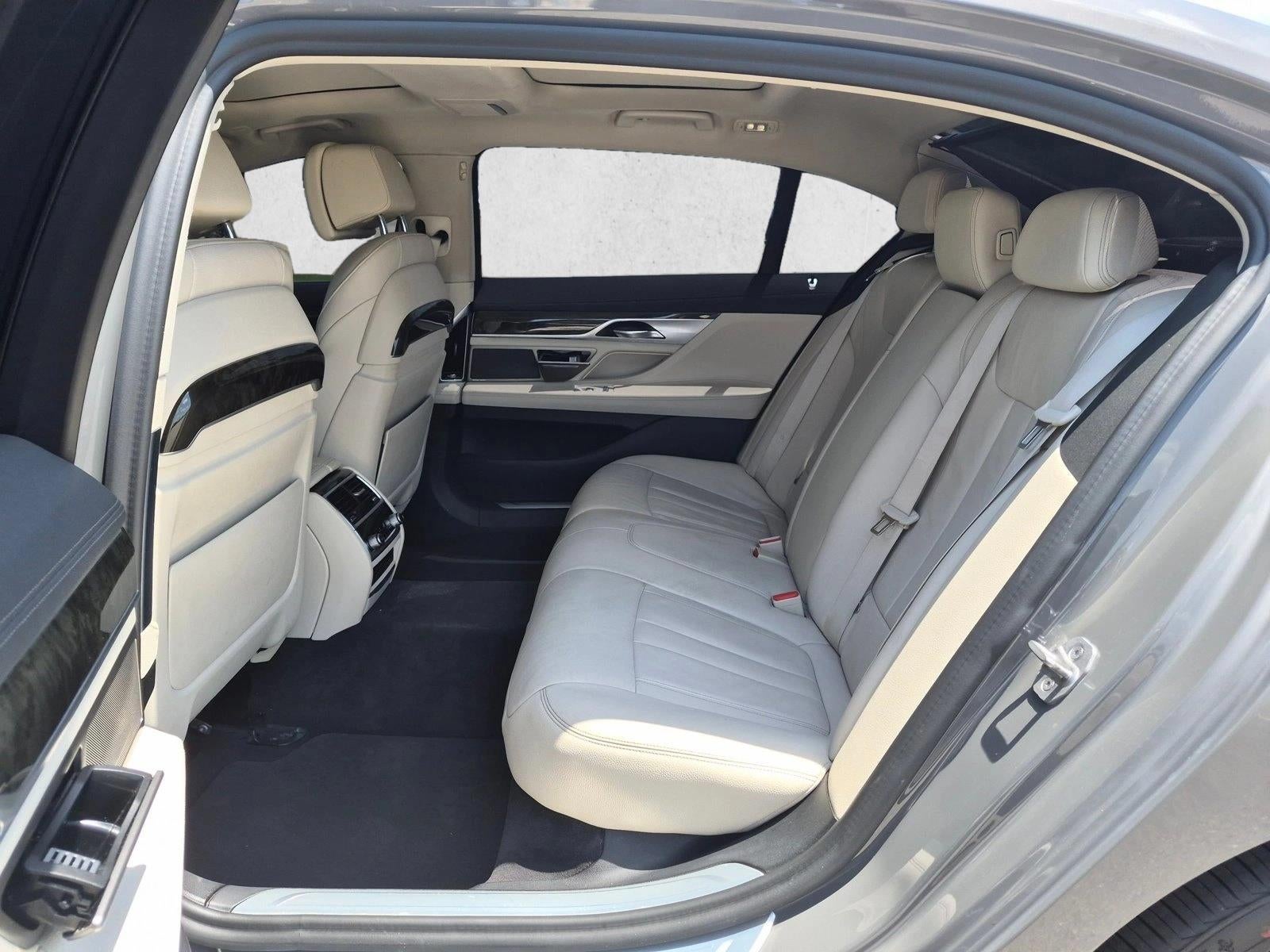 2022 BMW 740i Sedan