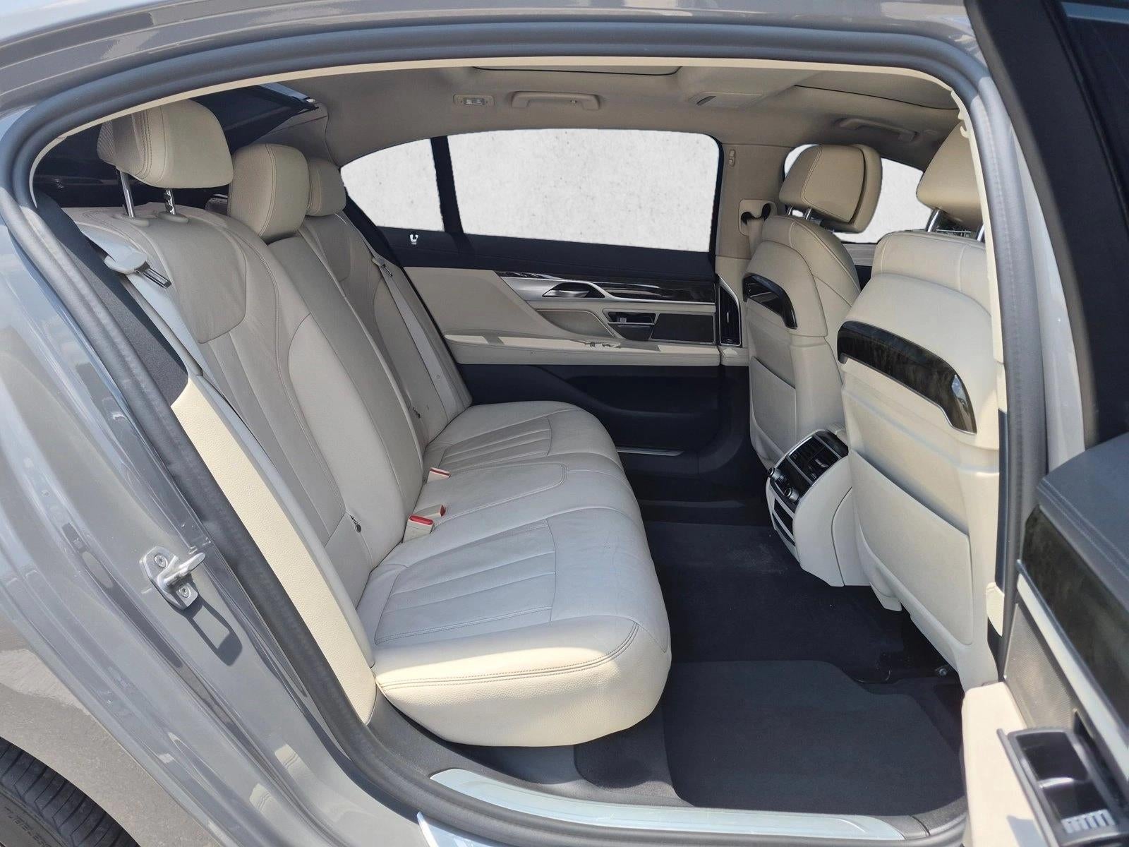 2022 BMW 740i Sedan