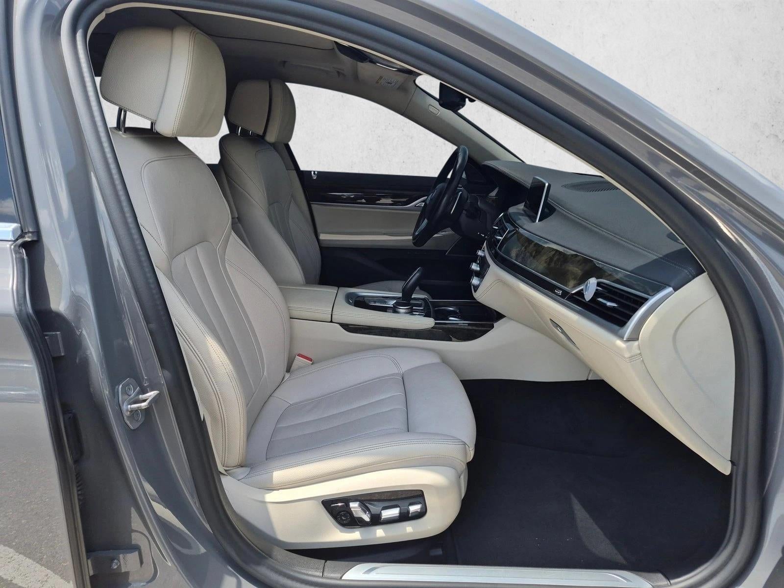 2022 BMW 740i Sedan