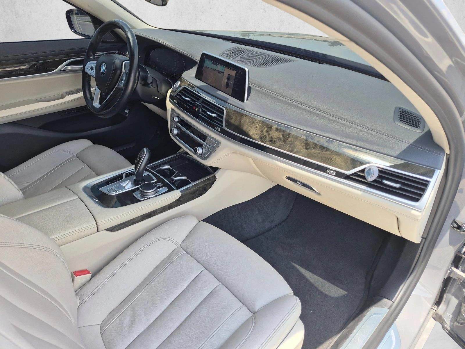2022 BMW 740i Sedan