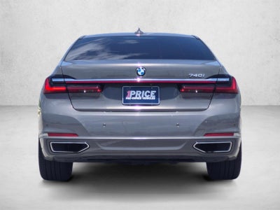 2022 BMW 740i Sedan