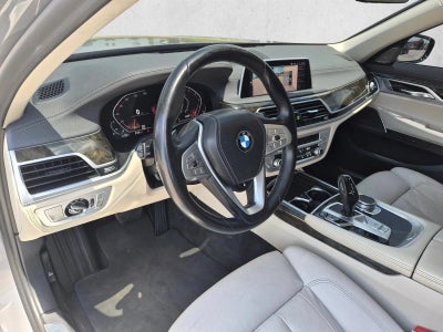 2022 BMW 740i Sedan