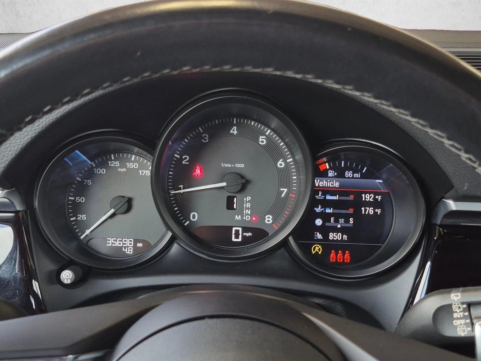 2022 Porsche Macan AWD
