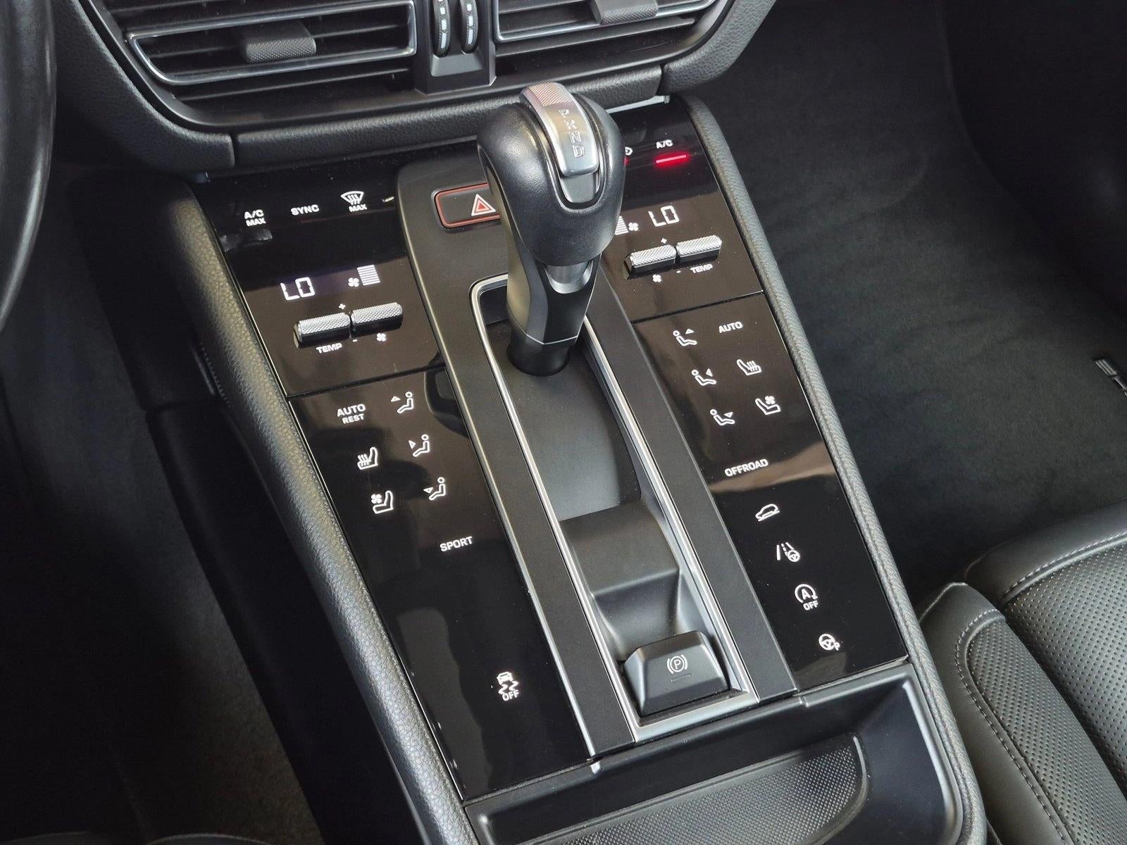 2022 Porsche Macan AWD