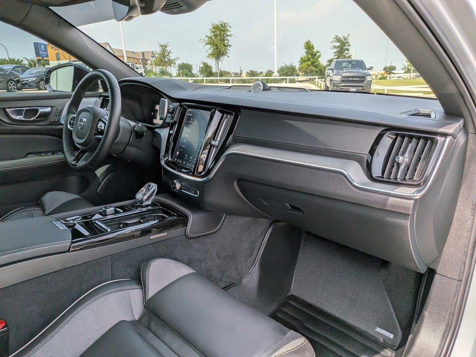 2025 Volvo V60 Plug-In Hybrid T8 AWD Polestar Engineered