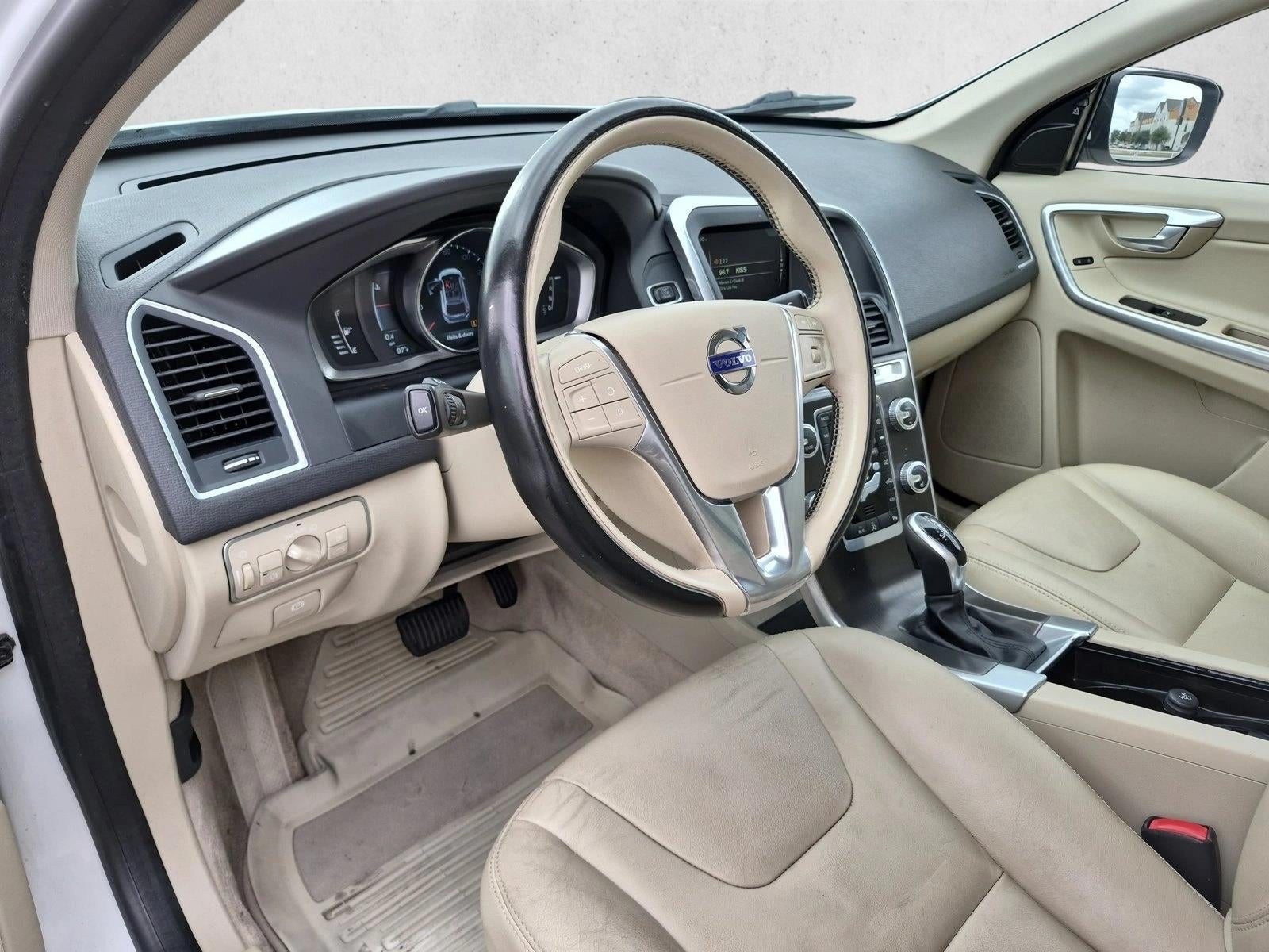 2016 Volvo XC60 FWD 4dr T5 Drive-E Premier